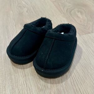 Cat & Jack Toddler Sherpa Black Slip-On Slippers